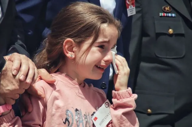 Şehit kızının gözyaşları sel oldu! Polis memuru Zafer Mat'a acı veda