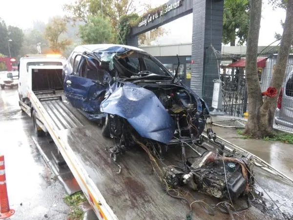 Üsküdar'da feci kaza! İETT otobüsüyle otomobil kafa kafaya çarpıştı-7