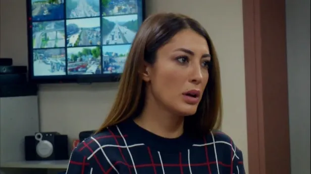 arka-sokaklarda-merve-oflaz-da-dahil-giden-gidene-bakin-apar-toparin-ayriligin-asil-nedeni-neymis-1633514086809.jpg Bakın apar toparın ayrılığın asıl nedeni neymiş! Arka Sokaklar'da Merve Oflaz da dahil giden gidene!-6