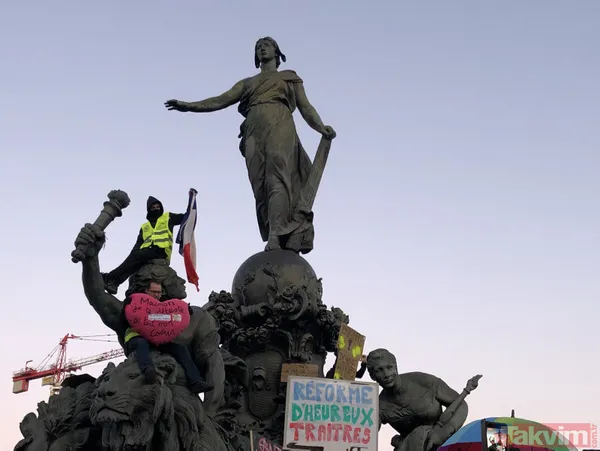 Paris yangın yeri! Fransa'daki 'emeklilik' reformu gösterilerinde gençler de sahnede: Macron'a tepki büyük - 33