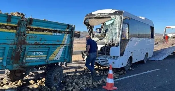 Son dakika: Kütahya’da işçi servisi traktöre çarptı: 13 yaralı
