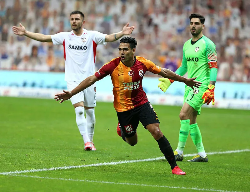 Galatasaray resmen açıkladı! Falcao...