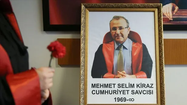 fahrettin-altunun-sehit-savci-selim-kiraz-paylasimindan-rahatsiz-olarak-teroru-aklamaya-calisan-ahmet-sika-bassavciliktan-ret-1623010758949.jpeg Fahrettin Altun'un şehit savcı Selim Kiraz paylaşımından rahatsız olarak terörü aklamaya çalışan Ahmet Şık'a Başsavcılıktan ret-4