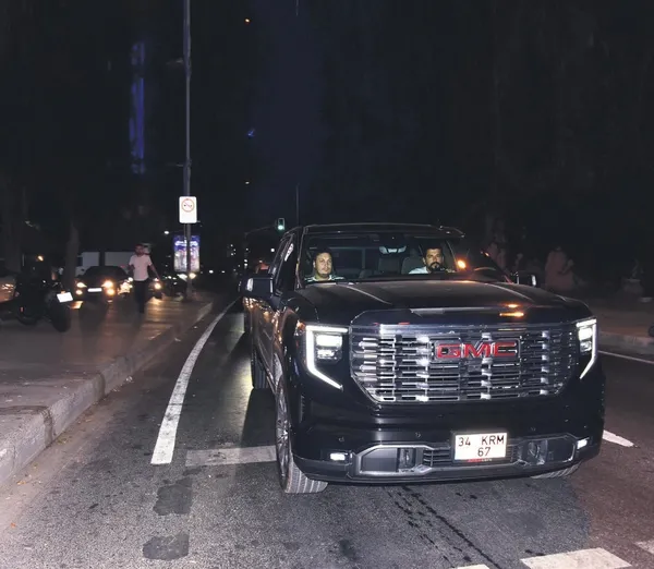 burak-ozcivit-luks-oyuncagiyla-bogazda-havasini-atti-1693001151073.jpeg Burak Özçivit lüks oyuncağıyla Boğaz’da havasını attı!-2