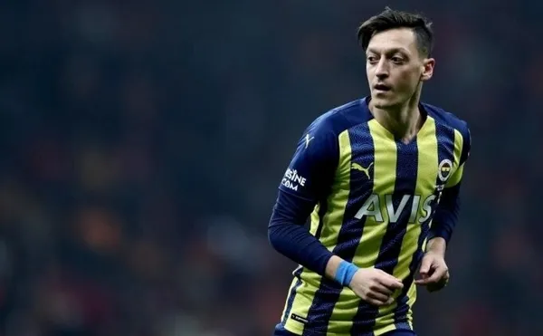 ozel-haber-i-mesut-ozil-takima-geri-donecek-mi-fenerbahcede-kritik-tarih-1648724031849.jpg Özel Haber I Kadro dışı kalmıştı! Mesut Özil takıma geri dönecek mi? Fenerbahçe'de kritik tarih...-2