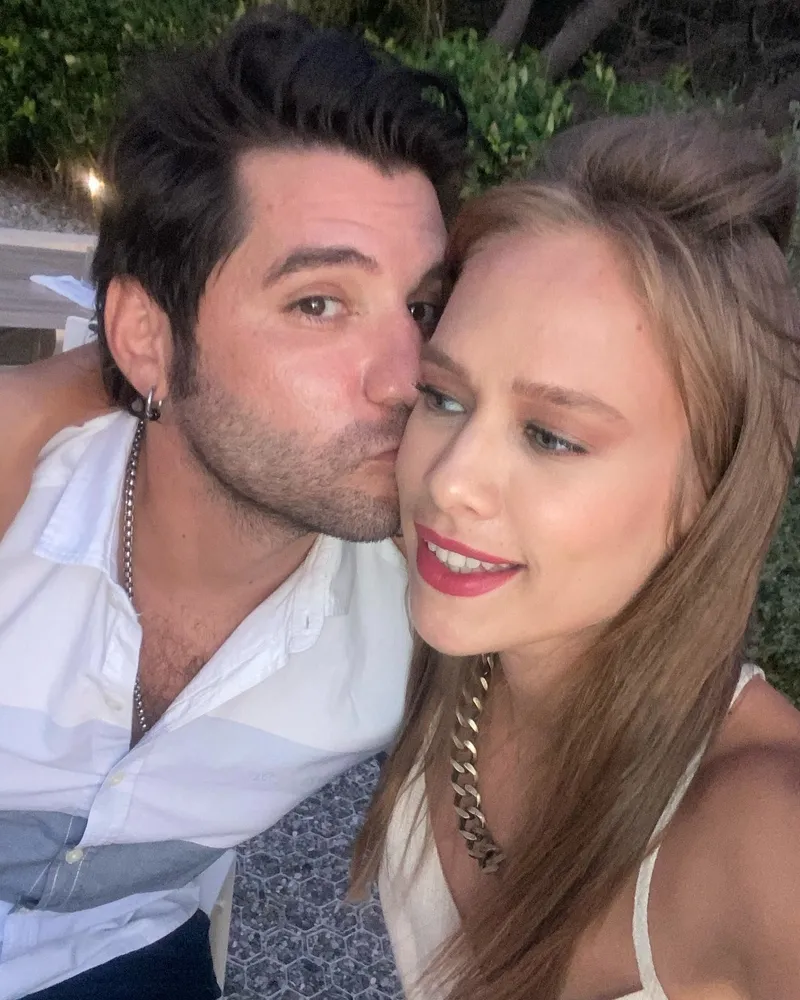 begum-oner-ile-ceyhun-fersoya-en-guzel-merhaba-kizlari-karya-dunyaya-geldi-1772102259562.jpg Begüm Öner ile Ceyhun Fersoy’a en güzel “merhaba”: Kızları Karya dünyaya geldi-5