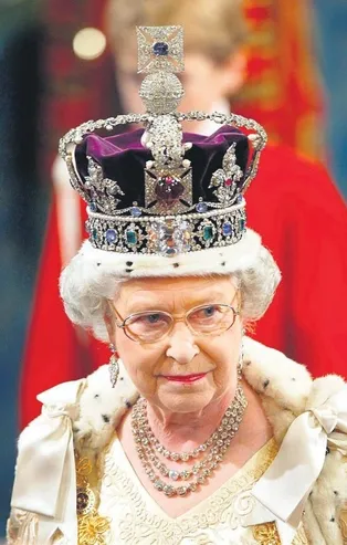 İngiliz Kraliyet Ailesi, mücevheriyle gündemden düşmedi