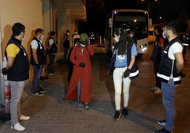 Son dakika: Uşak merkezli FETÖ'nün "kadın yapılanması"na operasyon-2