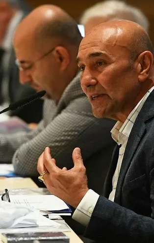 AK Parti'den CHP'li Tunç Soyer'in "İzmir'e özel bayrak ve para" açıklamasına tepki: Sinsi bir planın tezahürü