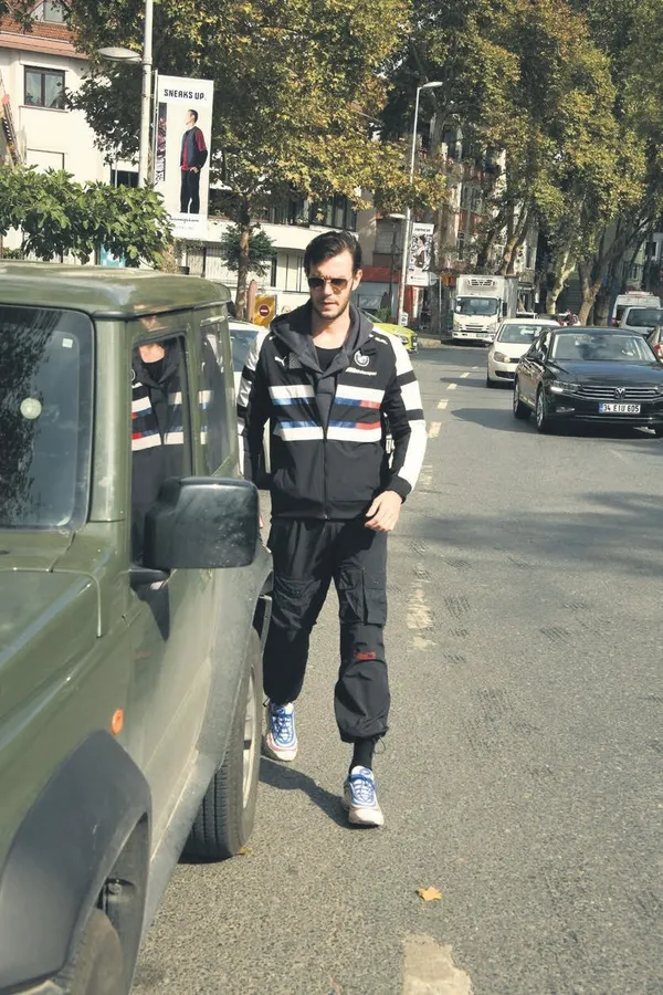 es-dolabindan-kombin-ido-tatlisesin-esi-yasemin-sefkatlinin-sade-tarziyla-dikkat-cekti-1634850948582.jpeg Eş dolabından kombin! İdo Tatlıses'in eşi Yasemin Şefkatli'nin sade tarzıyla dikkat çekti-6