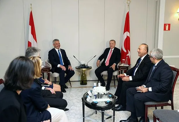 baskan-recep-tayyip-erdogan-avusturya-basbakani-nehammer-ile-bir-araya-geldi-1656539338858.jpeg Başkan Recep Tayyip Erdoğan, Avusturya Başbakanı Nehammer ile bir araya geldi-2