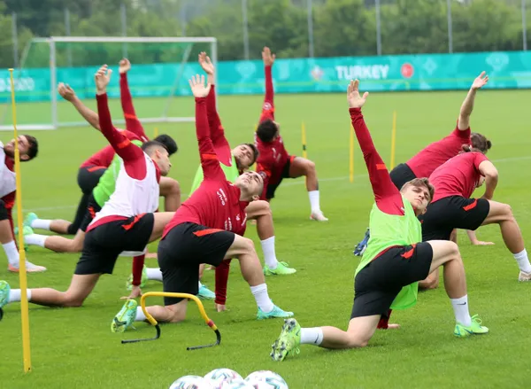turkiye-futbol-federasyonu-yerli-oyuncu-oynatan-kuluplere-ne-kadar-tesvik-verilecegini-acikladi-1622814340130.jpg Türkiye Futbol Federasyonu yerli oyuncu oynatan kulüplere ne kadar teşvik verileceğini açıkladı-9