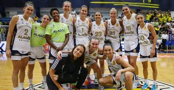fenerbahce-kadin-basketbol-takimi-fiba-super-kupa-macinda-asveli-devirip-sampiyon-oldu-1695937453690.jpeg