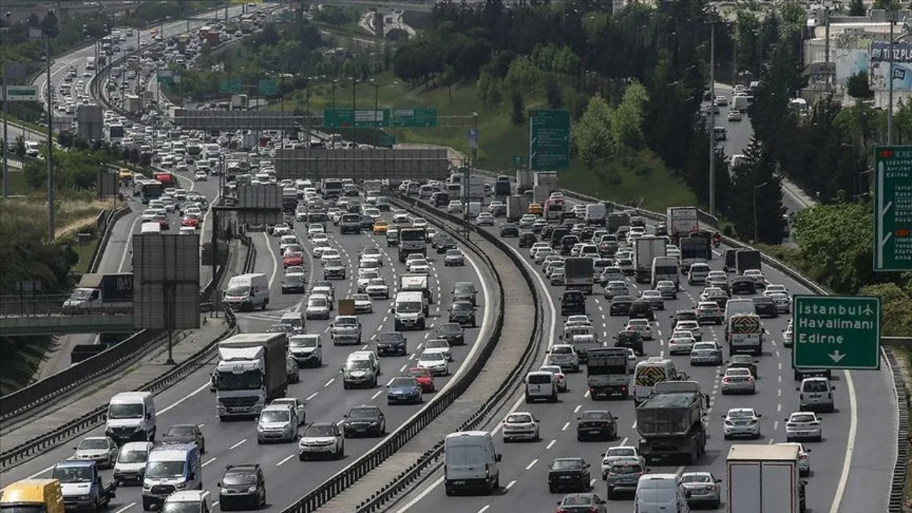 1 milyonu aşkın araç trafiğe çıktı