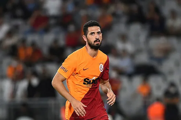 Galatasaraylı Emre Akbaba'ya Süper Lig'den sürpriz talip