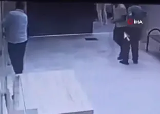 Mersin’de müezzine bıçaklı saldırı kamerada