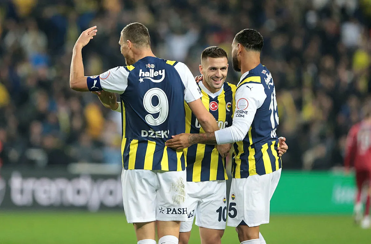 Beşiktaş - Fenerbahçe derbisinde 11'ler belirlendi! Stoperde sürpriz kararlar - 16