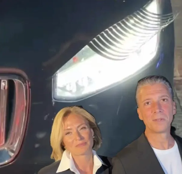 Ceyda Düvenci'nin sevgilisi Güçlü Mete'nin arabası şoke etti! Lüks otomobilinin farlarına öyle bir şey takmış ki... - 8