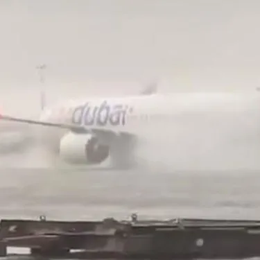 Dubai sele teslim! 75 yılın en şiddetli yağışı havalimanında resmen katliama yol açtı