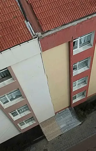 Avcılar'da panik yaratan olay! Çatlaklar oluşan 2 bina tahliye edildi