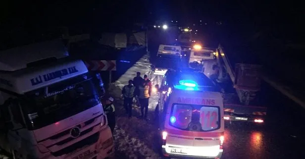Bolu-Ankara arasındaki D-750 karayolunda 20’ye yakın araç birbirine girdi!  Yol trafiğe kapandı