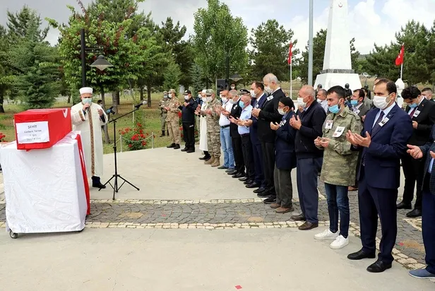 Son dakika: İdlib'de şehit olan Teğmen Canbert Tatar son yolculuğuna uğurlandı-1