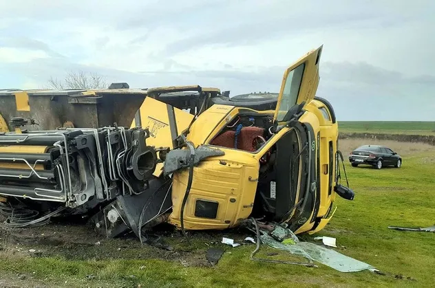 Tekirdağ'da kontrolden çıkan vinçli kamyon devrildi! Kamyonda sıkışarak can verdi