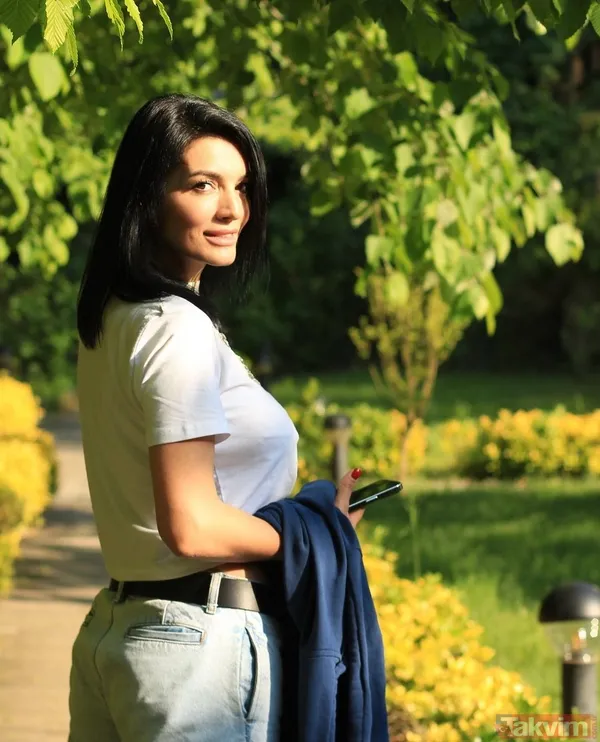 Havva Öztel’in bikinili tatil pozuna ilginç sansür! Aleyna Tilki’nin annesine bakın! Gören gözlerini alamadı “Kim der iki çocuk annesi” - 7