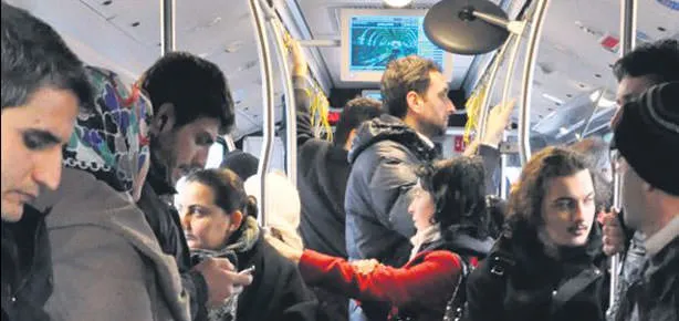 Metrobüste aşk başkadır