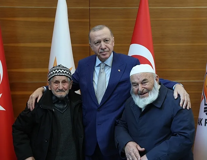 Başkan Erdoğan AK Parti MYK öncesi Düzce’den gelen vatandaşlarla sohbet etti