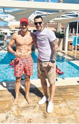 Cenk Tosun ile Alvaro Negredo Dubai'de buluştu