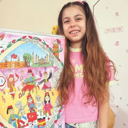 Hatay’dan 8 yaşındaki ressam 300 binden fazla katılımcıyı geride bırakarak dünya şampiyonu oldu