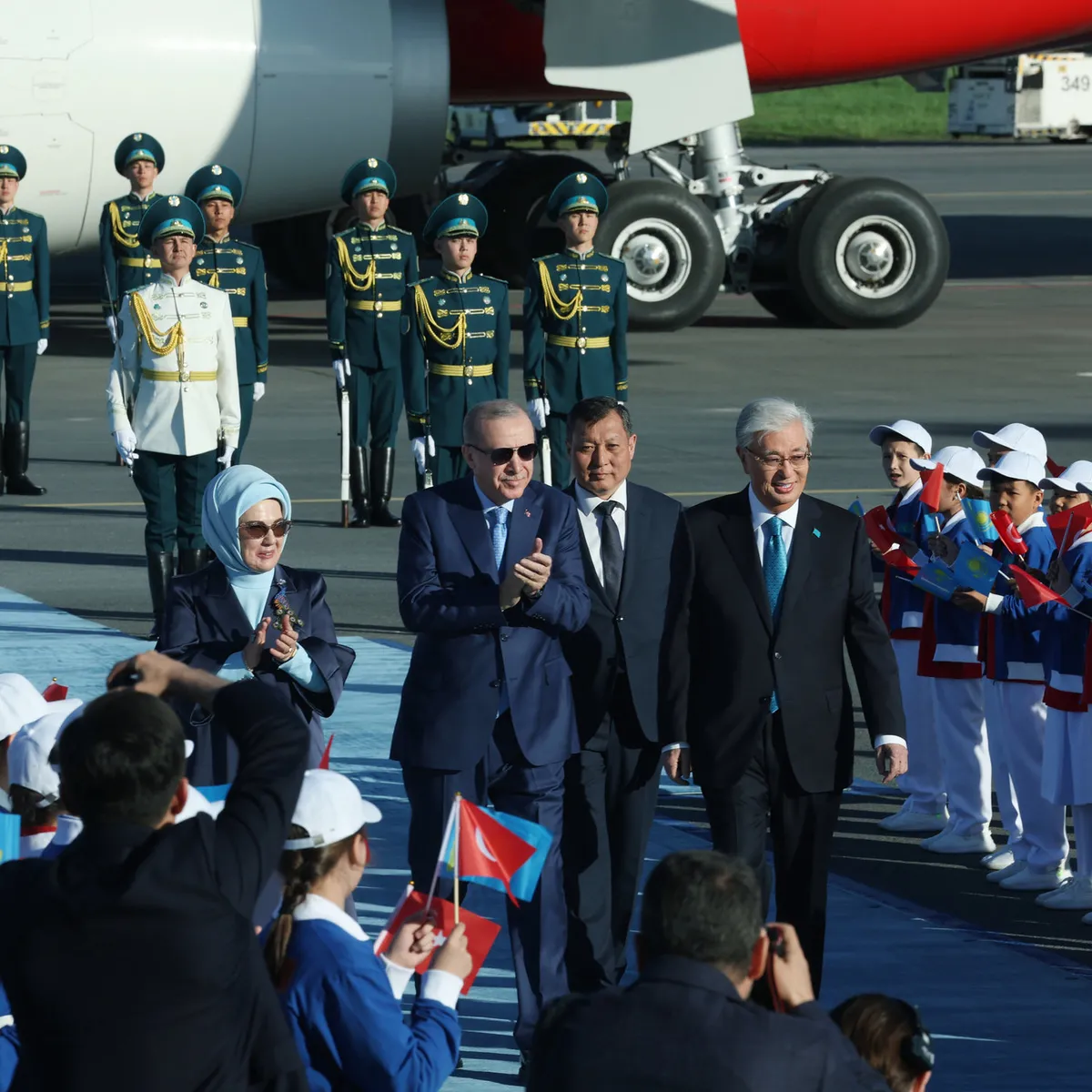 KAZAKİSTAN SAVAŞ UÇAKLARI EŞLİK ETTİ-2