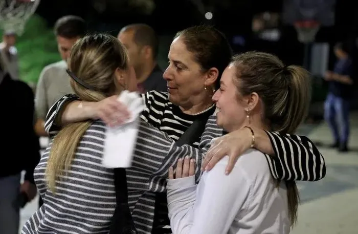 1703417107005.jpeg Siyonist yönetimin Hamas yalanı patladı! Serbest bırakılan İsrailli kadın anlattı: Bizi bedenleri ile korudular-10