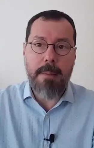 Öğretim Görevlisi Mert Yılmaz McKinsey manipülasyoncularına isyan etti