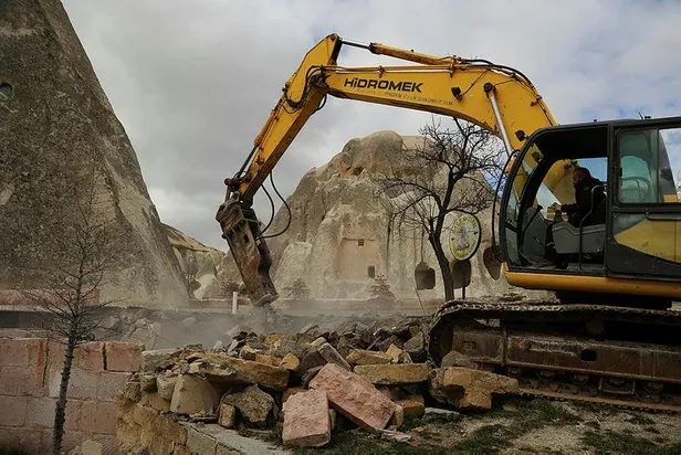 Kapadokya'da 15 kaçak binanın yıkımına başlandı-1