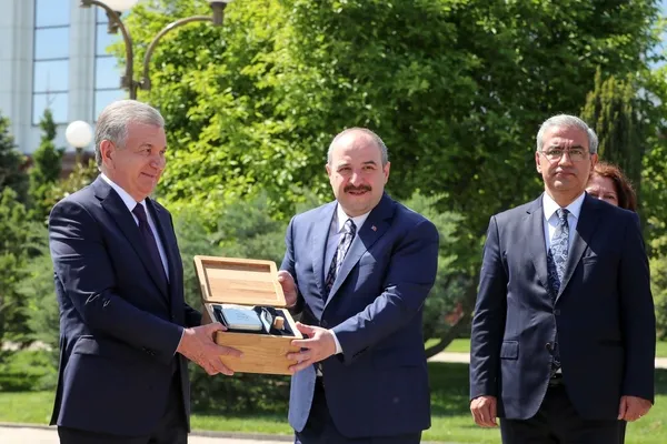 Özbekistan Cumhurbaşkanı Mirziyoyev Togg'u teslim aldı! Başkan Recep Tayyip Erdoğan'dan "hayırlı olsun" mesajı-18