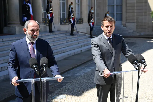 pariste-pasinyani-agirlayan-macron-haddini-asti-azerbaycan-ordusu-ermenistanin-egemen-topraklarini-terk-etmeli-1622550959322.jpg Paris'te Paşinyan'ı ağırlayan Macron haddini aştı: Azerbaycan ordusu Ermenistan'ın egemen topraklarını terk etmeli-8
