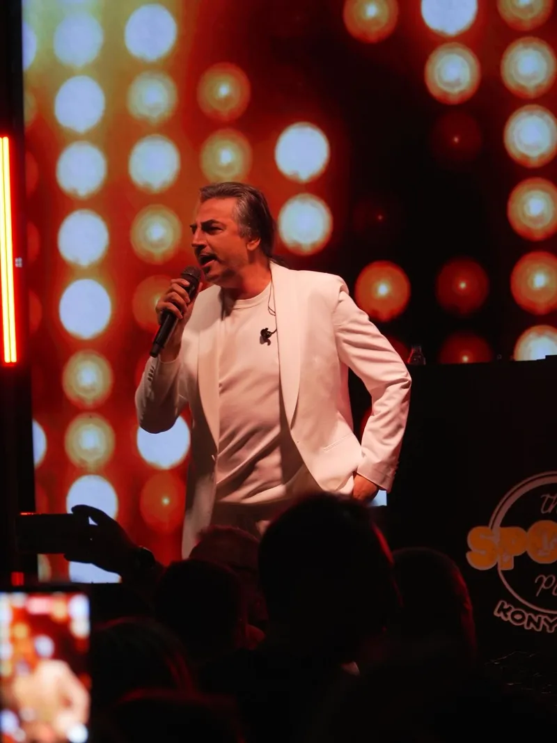 celik-hatayda-borc-defterlerini-kapatti-esnafin-ricasi-duygulandirdi-1772800015521.jpg Çelik Hatay'da borç defterlerini kapattı! Esnafın ricası duygulandırdı-4