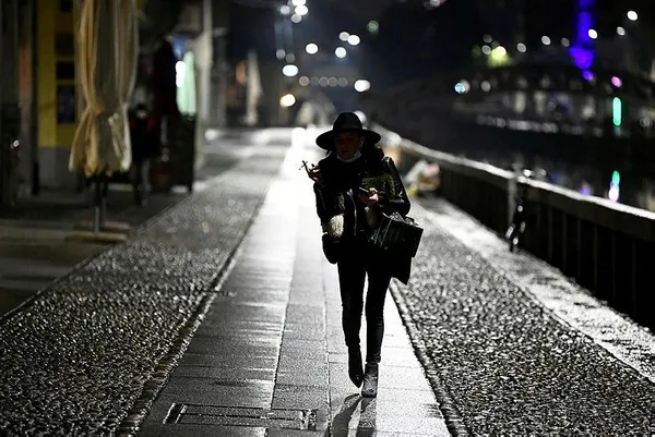 Avrupa'da koronavirüs yeniden alevlendi! İtalya'da sokağa çıkma yasağı başladı-2