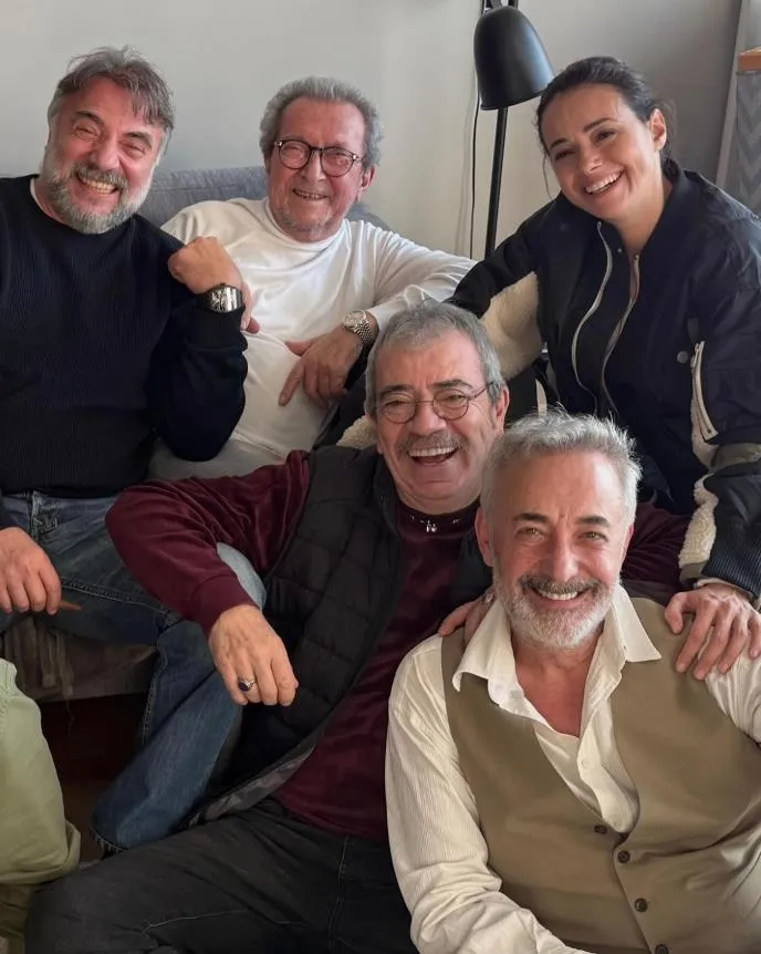 turk-sinema-dizi-sektorunun-aci-kaybi-osman-sinav-hayatini-kaybetti-kurtlar-vadisi-oyuncularindan-pes-pese-ved-1742499655085.jpeg Kurtlar Vadisi dizisinin oyuncularından veda paylaşımları. (Ekran Görüntüsü)