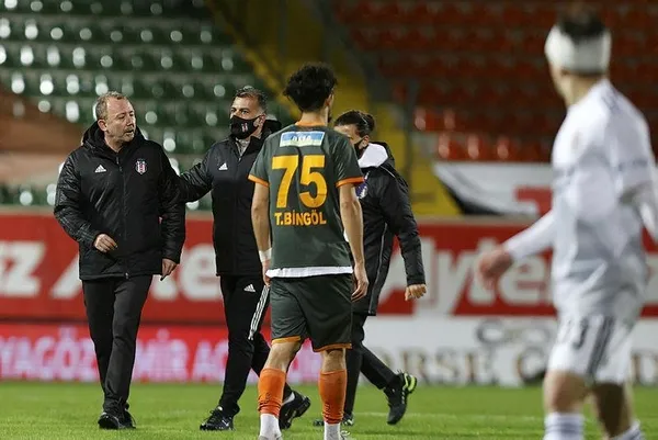 Beşiktaş Alanyaspor maçında Sergen Yalçın hakeme çok sinirlendi! "Kabadayılık mı yapıyorsun sen?"-2