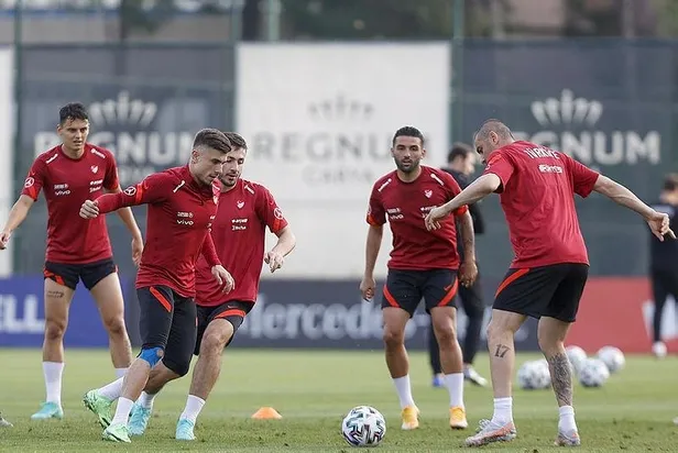 a-milli-takim-kadrosundan-cikarilan-4-futbolcu-belli-oldu-iste-euro-2020de-yer-alacak-kadro-1622583369694.jpeg