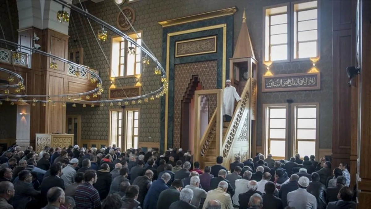 Cuma hutbesinde akran zorbalığı vurgusu: "Baskıyla ve şiddetle gelecek inşa edilemez"
