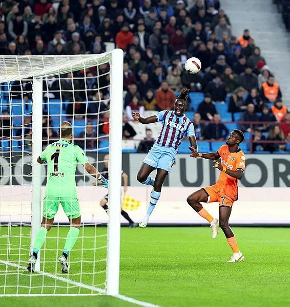 trabzonspor-basaksehir-canli-anlatim-1703352917935.jpeg