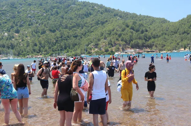 Efsaneyi duyan yerli turist Kızkumu'na koştu