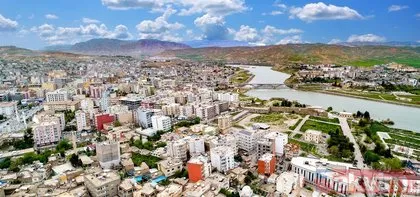 Dün 49 dereceyle sıcaklık rekoru kırılan Şırnak Cizre’de bugün de 45 derece sıcaklık nedeniyle sokaklar bomboş