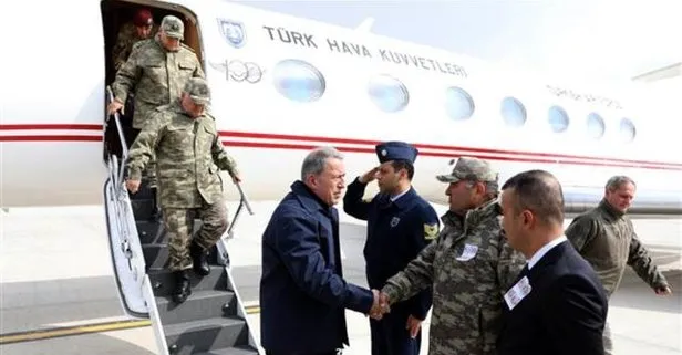 Bakan Akar ve komutanlar sınırda