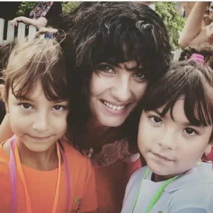 Tuba Büyüküstün’ün ikiz kızları 14 yaşına girdi: Takipçilerinden Aynı annesi yorumları geldi