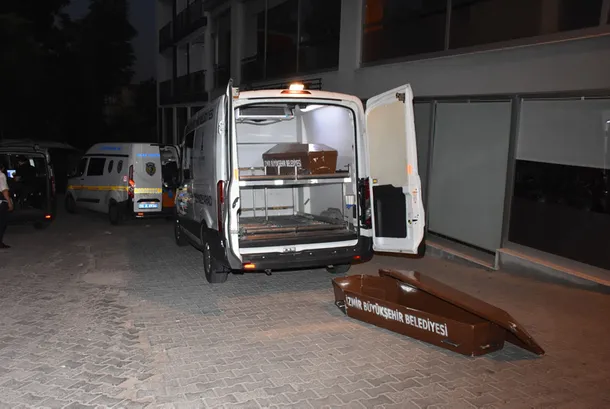 Kanser tedavisi gören babasını 20 yerinden bıçaklayarak öldürdü-1